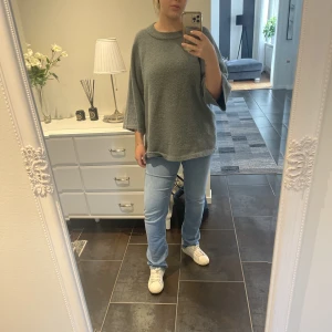 Grå Stickadtröja 3/4, Storlek M, Soyaconcept - Lite nopprig men inget man tänker på, större i storleken så passar även större storlekar 