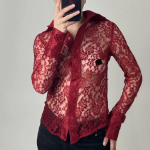 Röd spets tröja - Jätte fin tröja i röd spets 💫