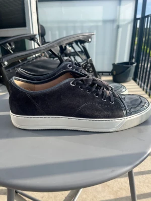 Lanvin skor - Tjenare! Ett par extremt fräscha lanvnins i oehört bra skick, 9/10! Är de något speciellt du undrar, fråga! Uk 9