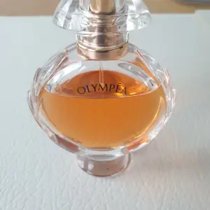 Säljer min Olympea parfym från Paco Rabanne. Använd ett fåtal gånger. 