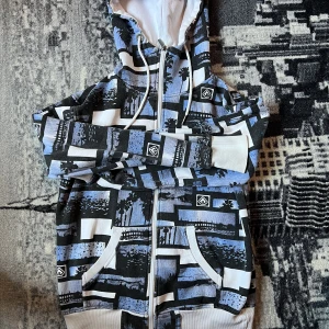 WARP tröja - Sitter perfekt på xs/s. Bra skick