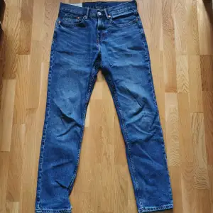 Säljer ett par jeans för herr från hm. Jeansen är slim fit i storlek 29/32. De är i gott skick 