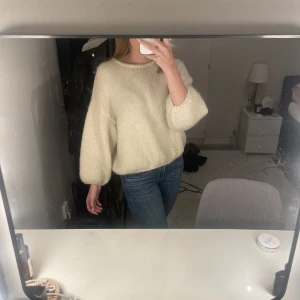 Stickad tröja - Vit fluffig stickad tröja från Lindex💕 lägger upp igen pga oseriös köpare