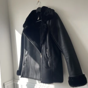 NY Jacka från Mango XS - Ny jacka från Mango. Inget att anmärka på.