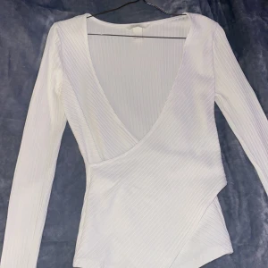 Topp ifrån hm - Va ett spontanköp använd 1 gång jätte fin på!