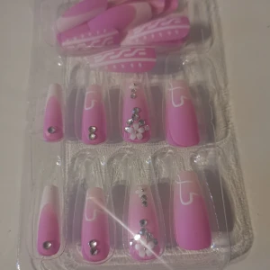 Lösnaglar  - Helt nya lösnaglar. 