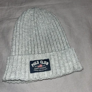 Mössa - Grå mössa, använt den ett par få gånger