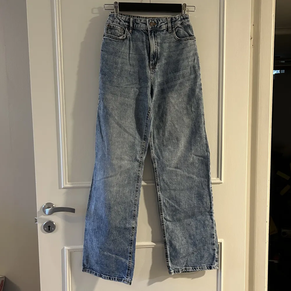 Högmidjade jeans, strl 158 men passar xxs/xs. Raka ben.. Jeans & Byxor.