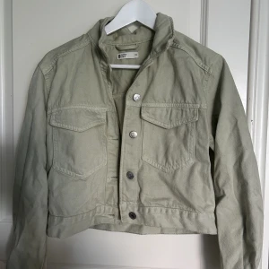 Jeansjacka - Ljusgrön jeansjacka från gina