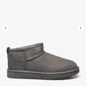 UGG ultra mini - Intressekoll på mina UGG ultra mini i grå. Aldrig använda, endast testat dom inomhus, så helt i nyskick