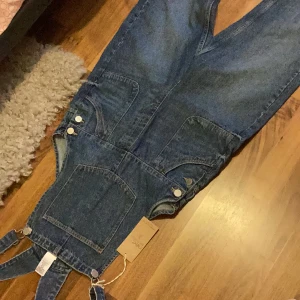 Helt nya byxor - Aldrig andvända pga dom var för små dom är från England och är söta