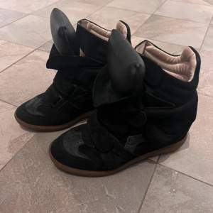 Isabel marant skor i storlek 38! Super fint skick 🙌🏽 perfekt för fest & annat i vardagen