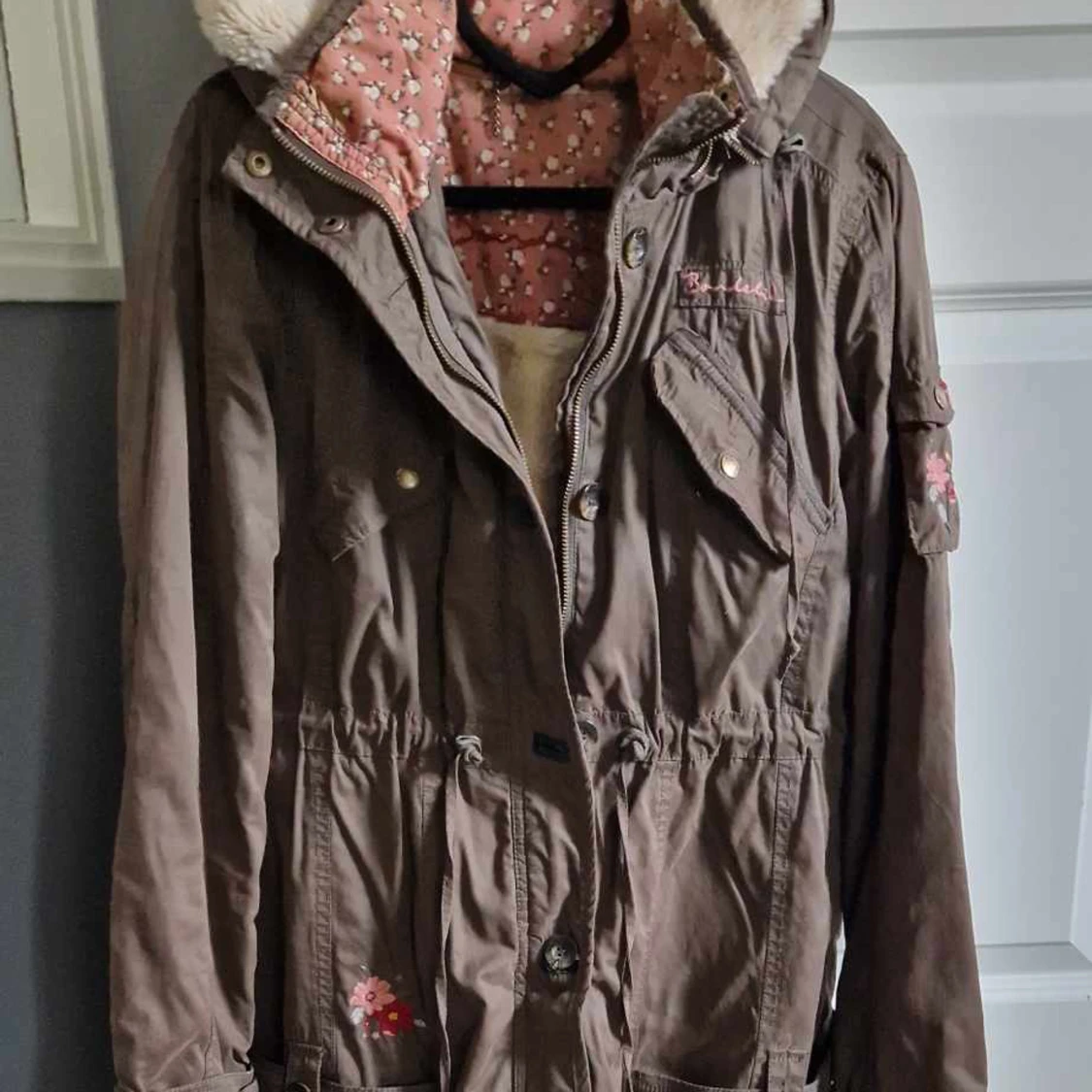 Super Snygg Och Härlig parkas