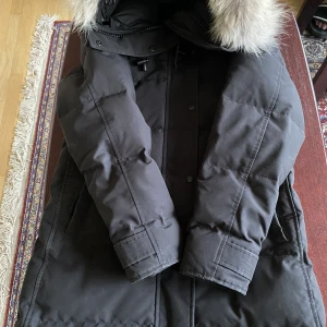 Canada goose dam - Den är knappt använd, fint skick. Skriv om du har frågor eller vill ha fler bilder. Storlek S