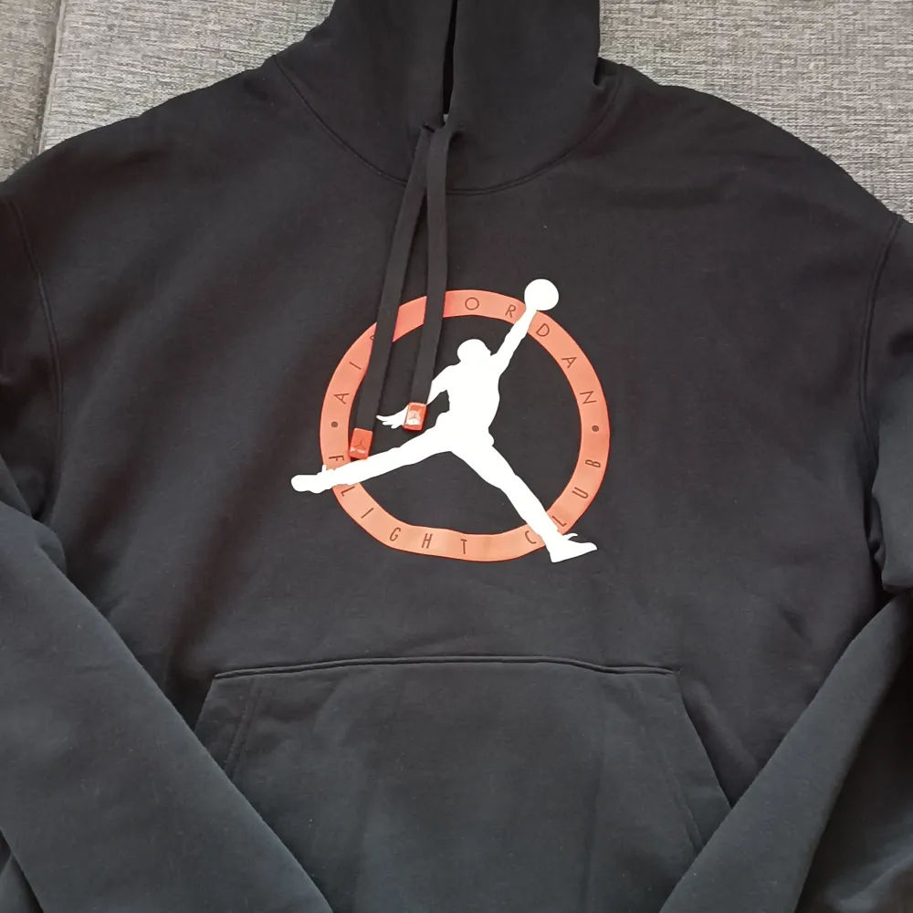 Size L, bought in Snipes in Switzerland, new without tags, personal collection Bro. Hoodies.