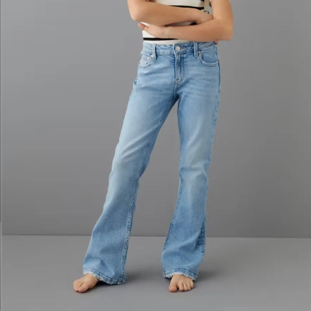 Säljer dessa superfina bootcut jeans ifrån ginatricot då de nästan var lite för korta för mig. Hör av dig för frågor!!!💗💗. Jeans & Byxor.