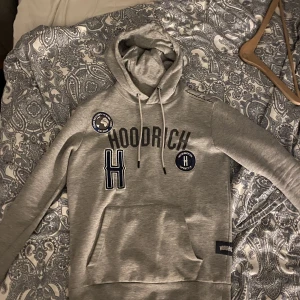 Hoodrich  - Säljer för att den ej kommer till användning längre. Nypris 900, skick 8/10 hör av er vid fler frågor.