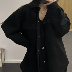 Vår/ höst jacka  - Använd några gånger men är i väldigt bra skick köpt från gina tricot 