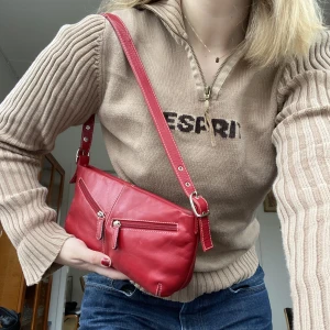 Röd väska❤️ - Supervacker röd väska från Jane Shilton!🥳🥳