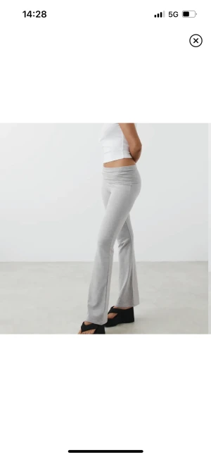 Populära yoga pants  - Yoga pants från Gina som är endast är använda fåtal gånger. Skriv för fler bilder! 