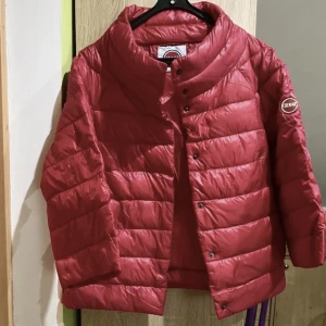 colmarjacka trekvartsärmad  - intressekoll på denna superfina colmarjackan (köpt secondhand )med trekvartsärmar❤️ Jag skulle säga att den passar s/m då den är liten i storleken 🥰Jackan är i fint skick❣️Kan sänka pris vid snabb affär 🥰