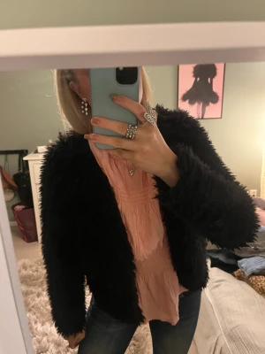 Fluffig jacka/kofta - Fluffig jacka/kofta ❤️
