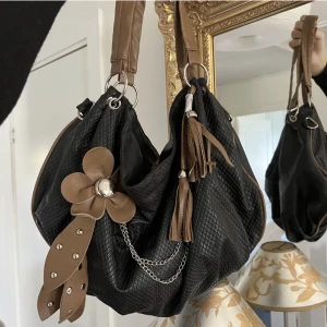 jätte söt väska!! - jätte fin väska som jag köpte här på plick men som tyvärr inte kommer till användning längre, dma om frågor eller fler bilder!💓