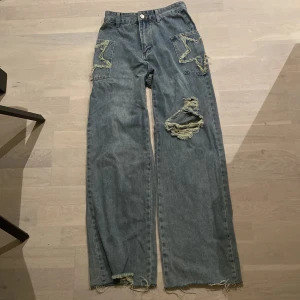 Stjärn byxor  - Straight baggy byxor aldrig andvända 