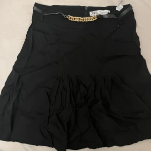 Zara kjol - Helt ny, legat i garderoben bara därav är den skrynklig. 