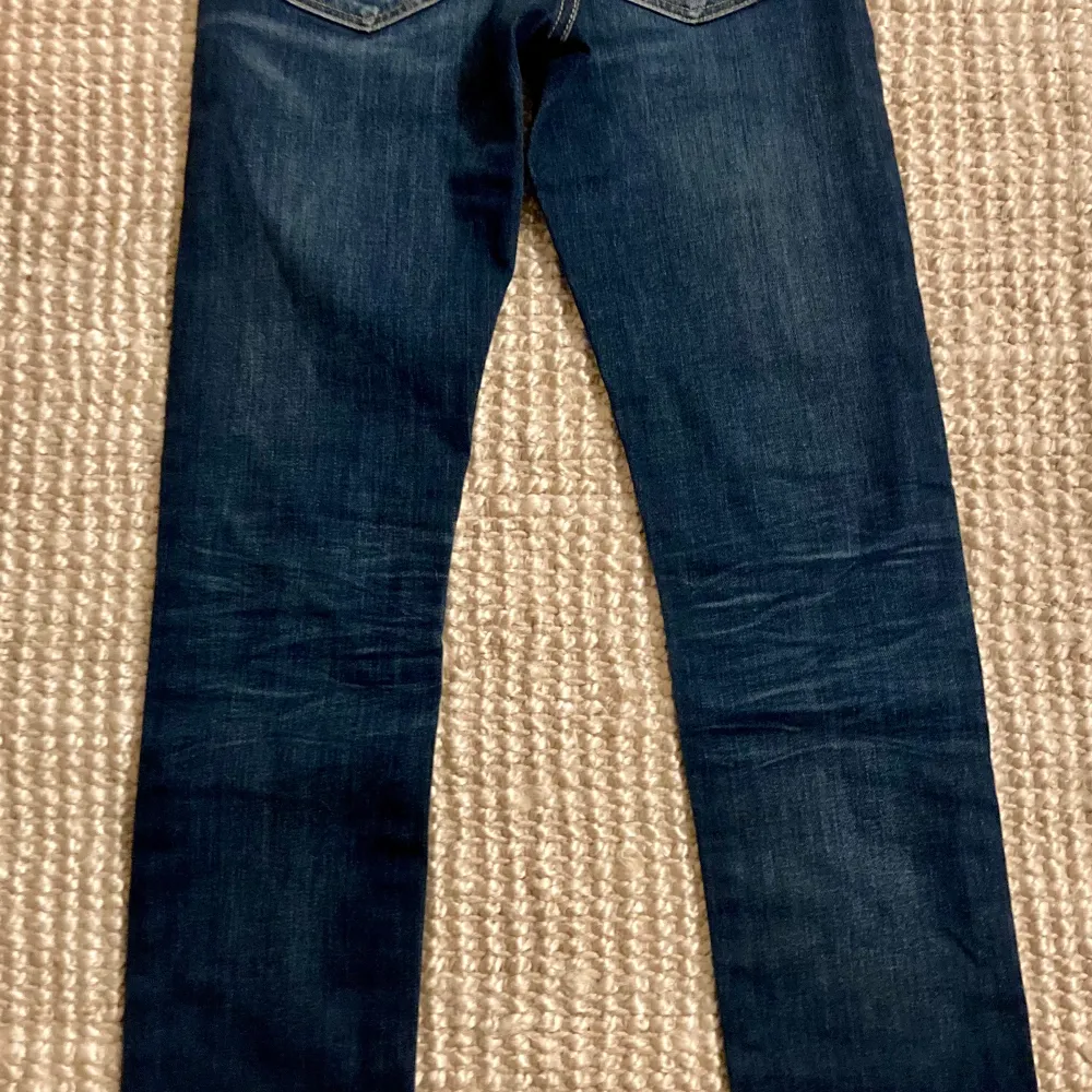 Levis jeans i nyskick. Storlek 27x32.  Skinn fit  Normal midja Benlängd lång Dragkedja . Jeans & Byxor.