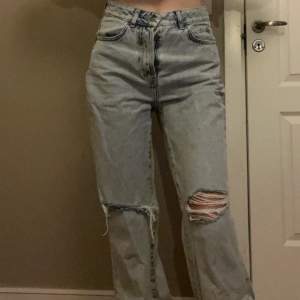 Regular wide 511 jeans från BikBok i storlek W28-L32! Kan vara lite långa för dig som är kortare. Använt ett fåtal gånger.