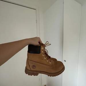 Fina Timberland skor i bra skick! Sparsamt använda! Kan diskutera priset vid snabb affär. 