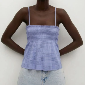 Linne från Mango - Jättegulligt linne i lilablå färg. Använt men inga defekter så i väldigt bra skick. Pris kan diskuteras💓💓