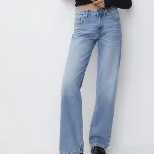 Säljer dessa jeans, kan skicka bild om det önskas.  Från pull and Bear. Storlek 40 men sitter som 38 Lagom långa i benen. Pris: 300kr inkl frakt Tryck inte på köp knappen skriv istället.