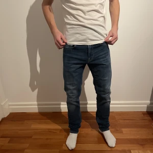 Replay jeans - Säljer ett par as feta Replay jeans i storlek W29 L32, modell Grover skick 10/10 Nypris: 1500kr  Vårt pris: 499kr