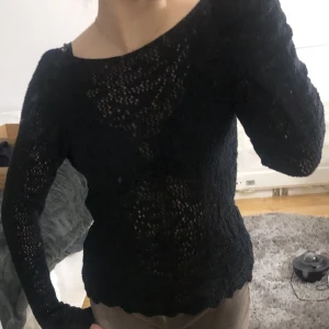 Supersöt tröja - Supersöt ”stickad spets” tröja från Lindex.