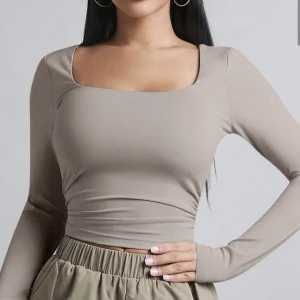 Långärmad  - En beige långärmad tröja i Xs från new yorker. Köpt för 190kr! Vid snabbt köp kan pris diskuteras! Tryck gärna på köp nu 💕