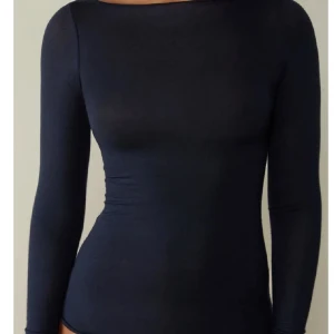 Intimissimi tröja - Mörk blå intimissimi tröja i storlek S säljer då den inte kommer till användning. Skriv privat för fler bilder eller frågor 🤍🤍