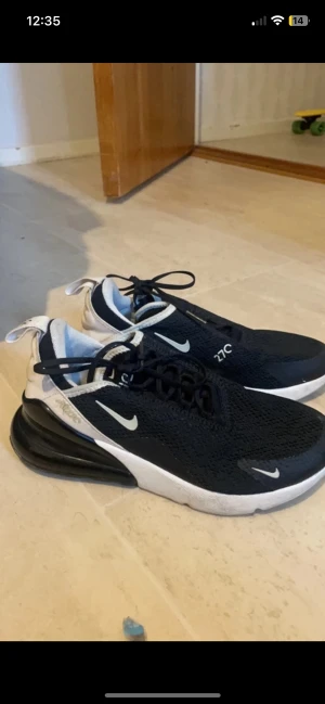 Nike 2700 - Nike skor anvönda ett par gångee, sulorna fattas storlek 36,5