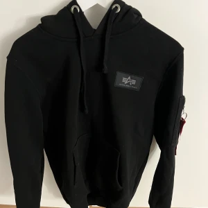 Hoodie - Alpha hoodie i storlek S.