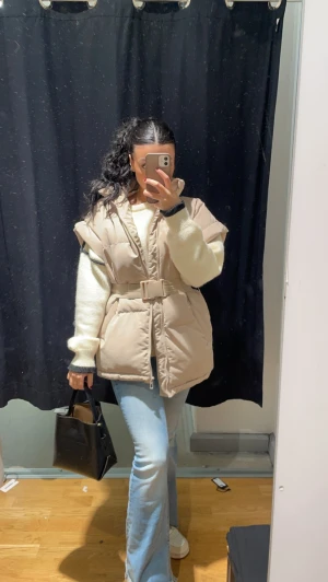 Nakd väst - Mycket bra skick i storlek 32 köpt för 599