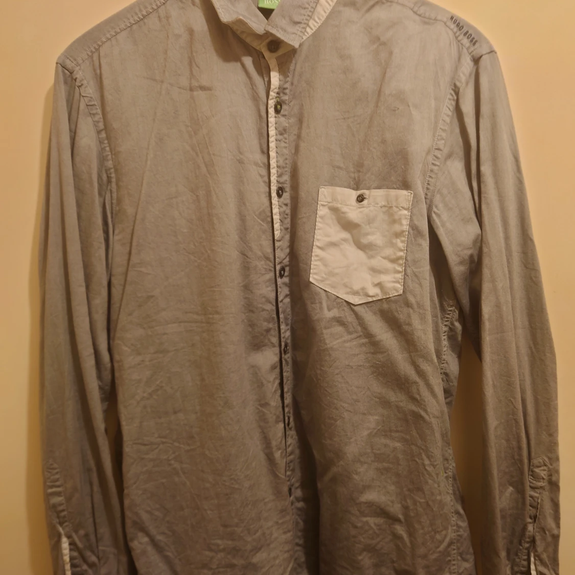 Beg Hugo Boss skjorta i bra skick  - 90