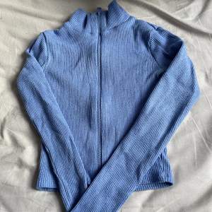 Fin zip tröja ifrån ginatricot, använd men i fint skick :)