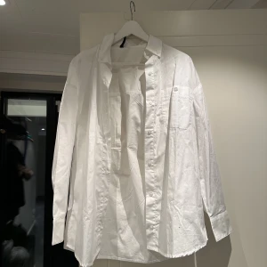 Vit skjorta - Vit skjorta från H&M, aldrig använd. 