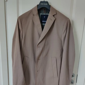 Tunn rock från Joop! - Tunn rock i väldigt bra skick. Ser oanvänd ut.