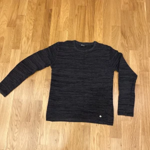 Långärmad tröja - Skön sweatshirt med skit bra passform, y2k