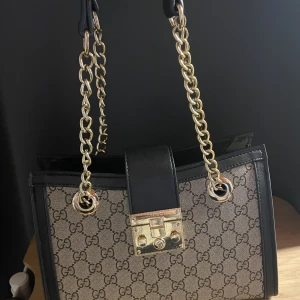 Väska  - Väska säljes för den inte används 