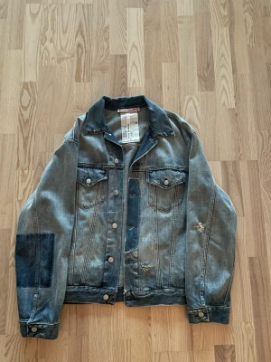 Acne studios denim jacket - Knappt använd, som helt ny. 