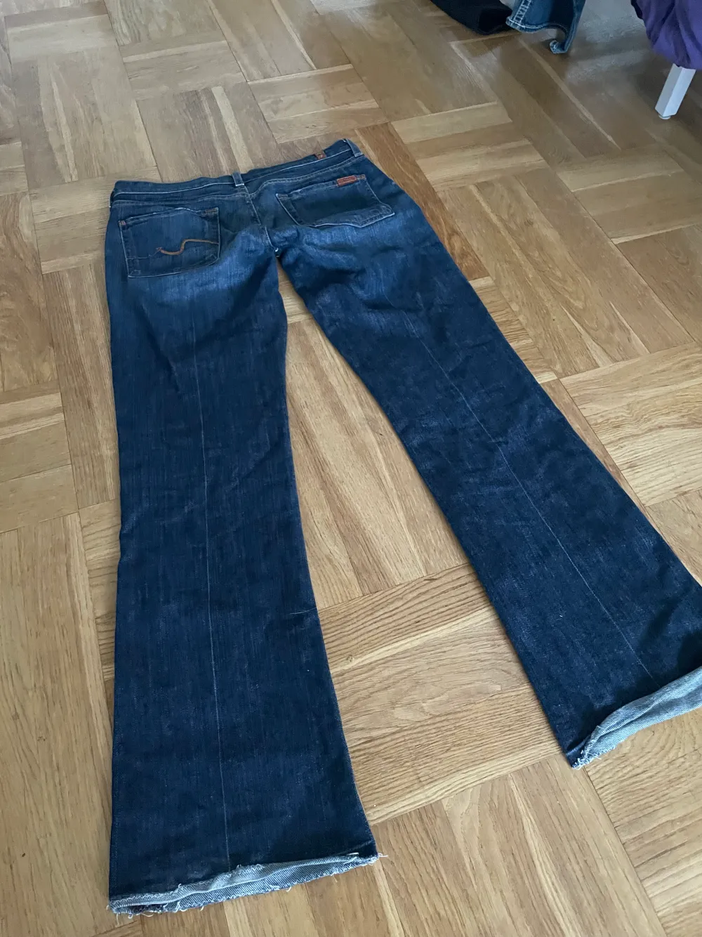 Midjemått: 80 cm Innerbenslängd: 78 cm. Jeans & Byxor.