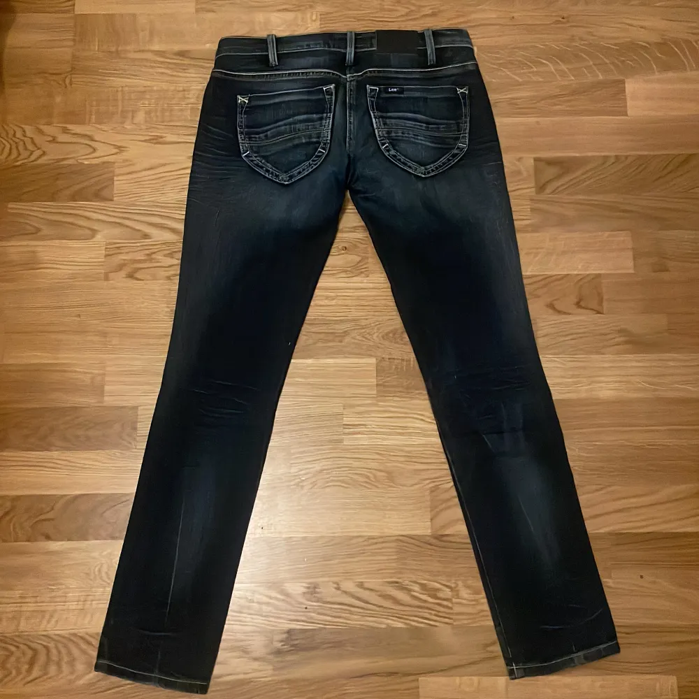 Lynn Narrow, lågmidjade straight jeans, W28 L31. Jeans & Byxor.